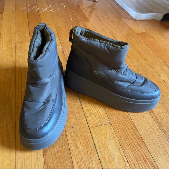 ASH waterproof offer booties with a 2” platform - Picture 3 of 5